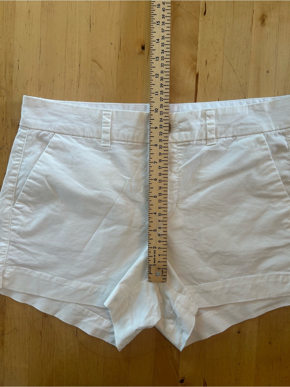 Old Navy White Everyday Chino Shorts Size 6 Mid Rise Cotton Stretch - Picture 8 of 9